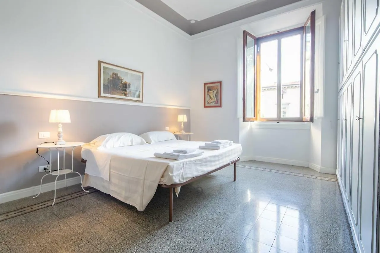 Santa Maria Novella 4 Bedrooms By Mmega Florence Apartment