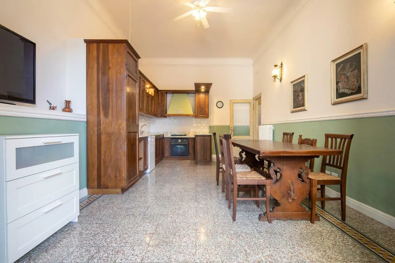 Santa Maria Novella 4 Bedrooms By Mmega Florence 0*,  Italy