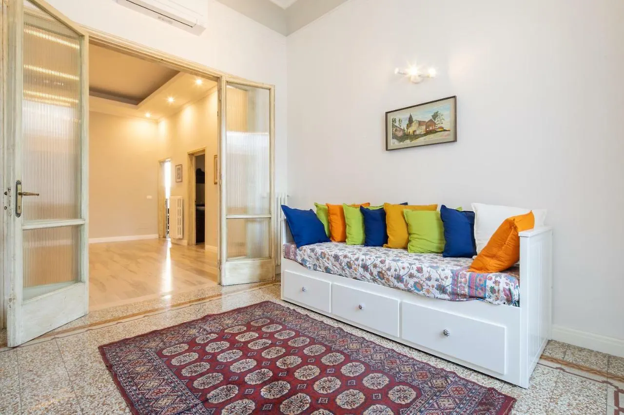 Santa Maria Novella 4 Bedrooms By Mmega Florence Apartment