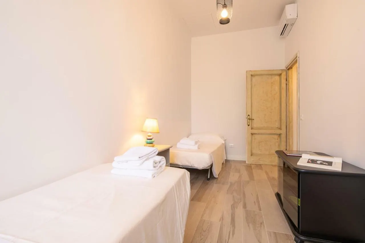 Santa Maria Novella 4 Bedrooms By Mmega Florence Apartment
