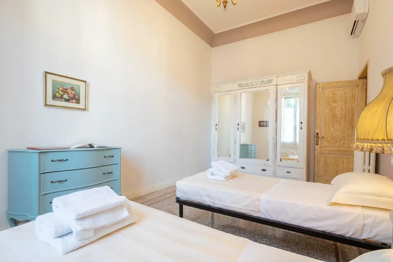 Santa Maria Novella 4 Bedrooms By Mmega Florence 0*,  Italy